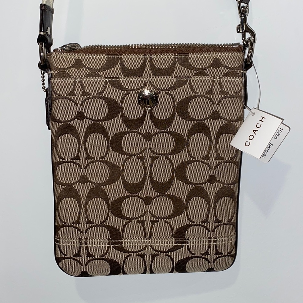 COPY - NWOT Coach Hampton Signature Cross Body in Khaki/Chestnut